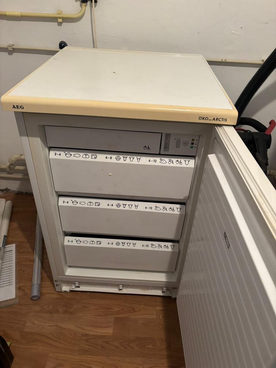 Diepvries tafelmodel met 3 laden GERESERVEERD