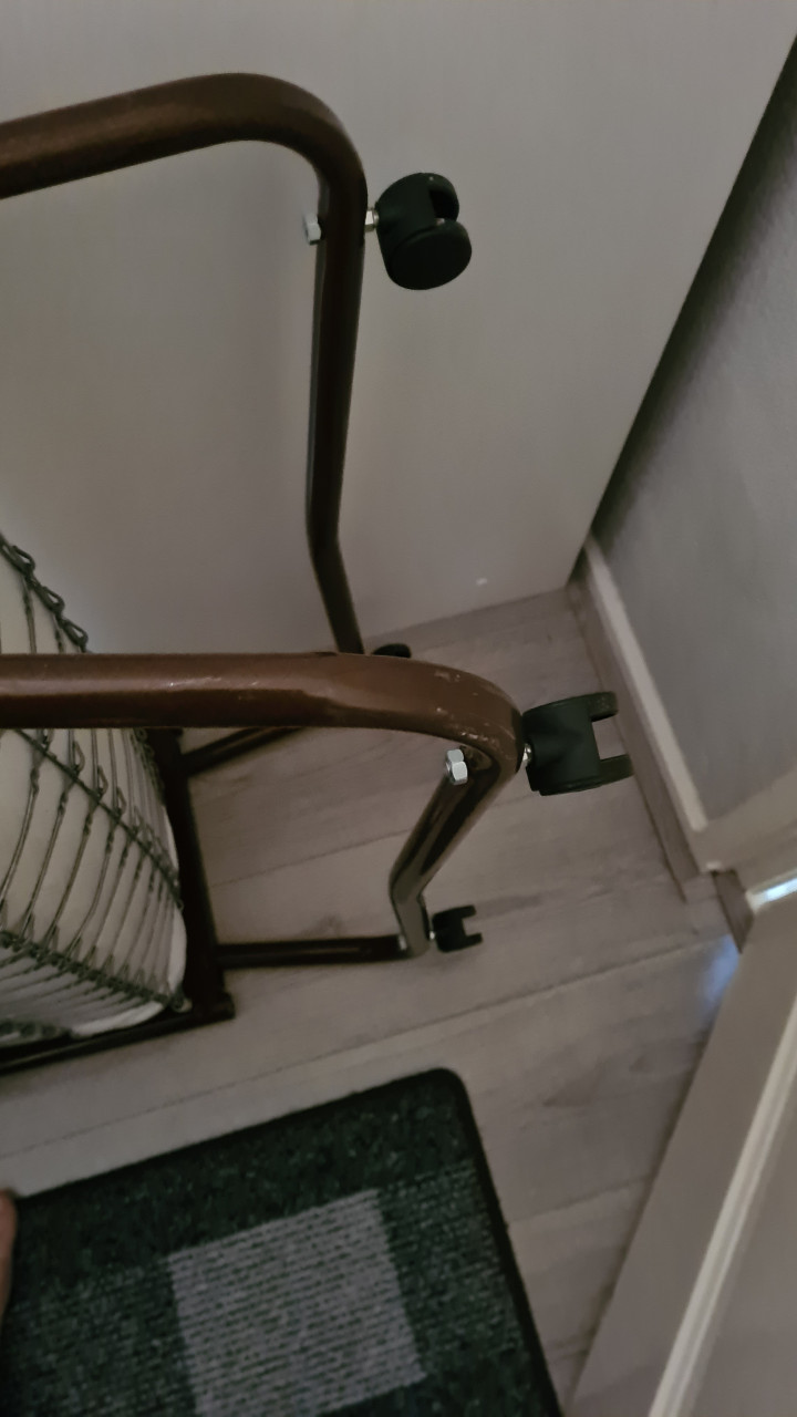 Logeer bed inklapbaar in goed staat-185X80-met matras-zonder wieletjes