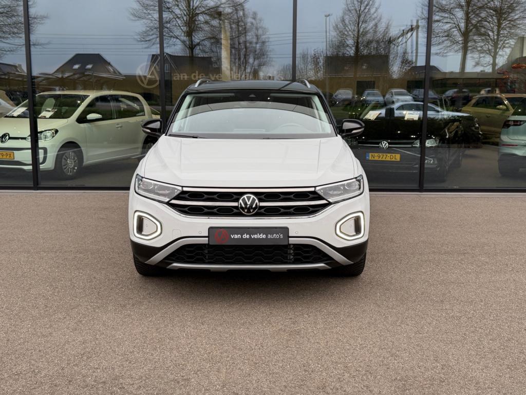 Volkswagen T-roc 1.5 tsi 150pk dsg style | trekhaak | navi | iq light | ada