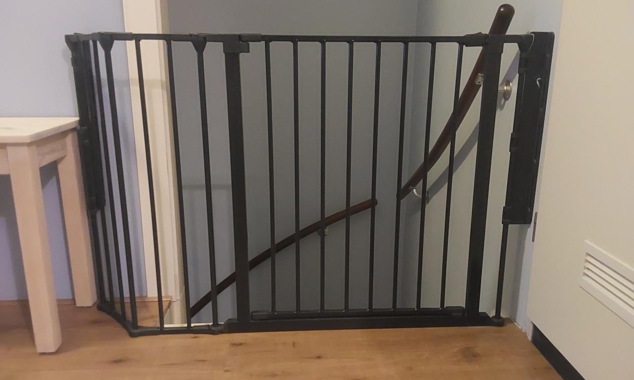 Zwart verstelbaar traphekje