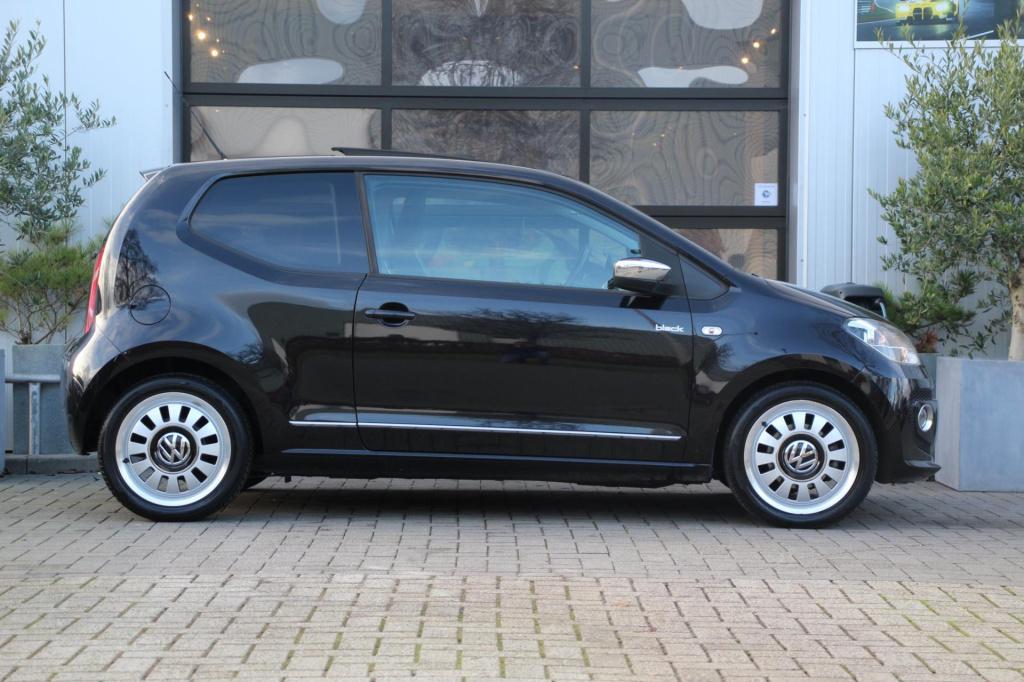 Volkswagen UP! 1.0 black-edition - panoramadak - leer - leder - cruise cont