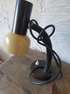 Mooie jaren 70 bureaulamp van metaal in goede staat...
