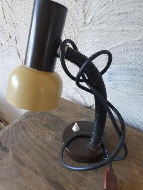Mooie jaren 70 bureaulamp van metaal in goede staat...
