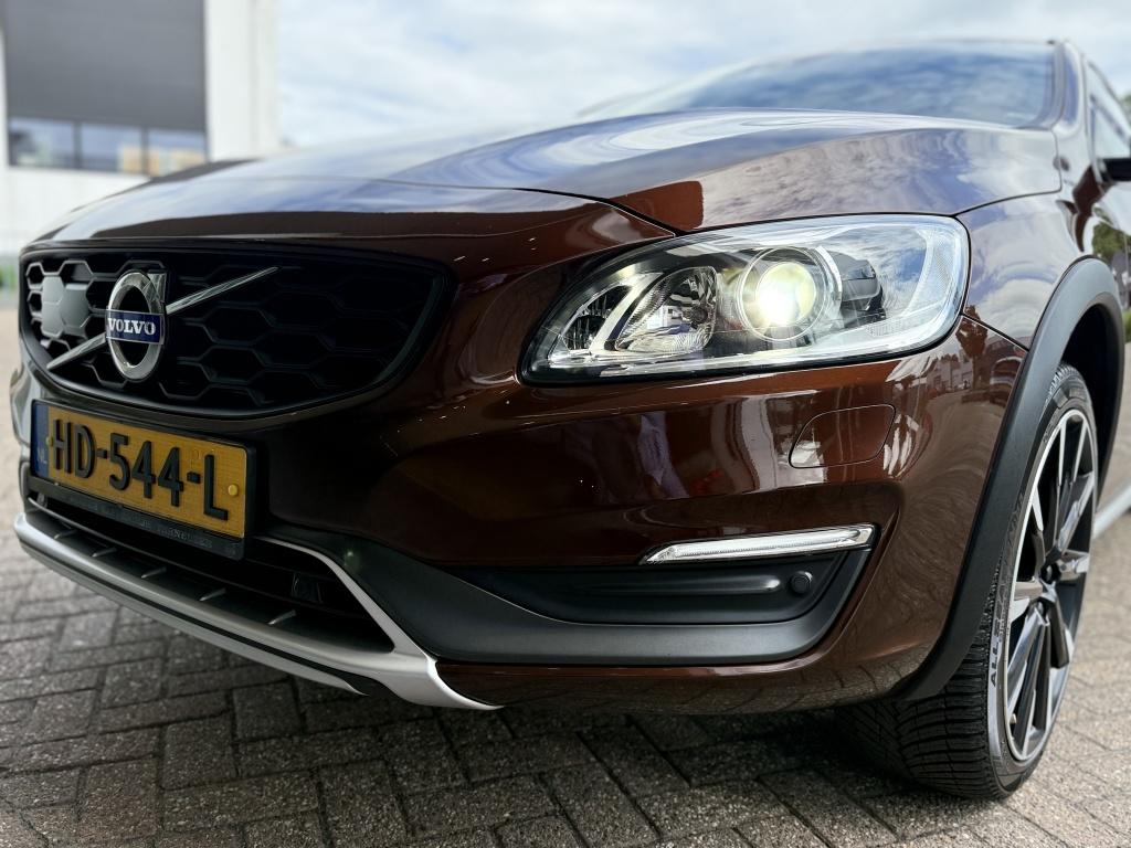Volvo V60 cross country t5 245pk summum| opendak| trekhaak| adap.cruise| ca