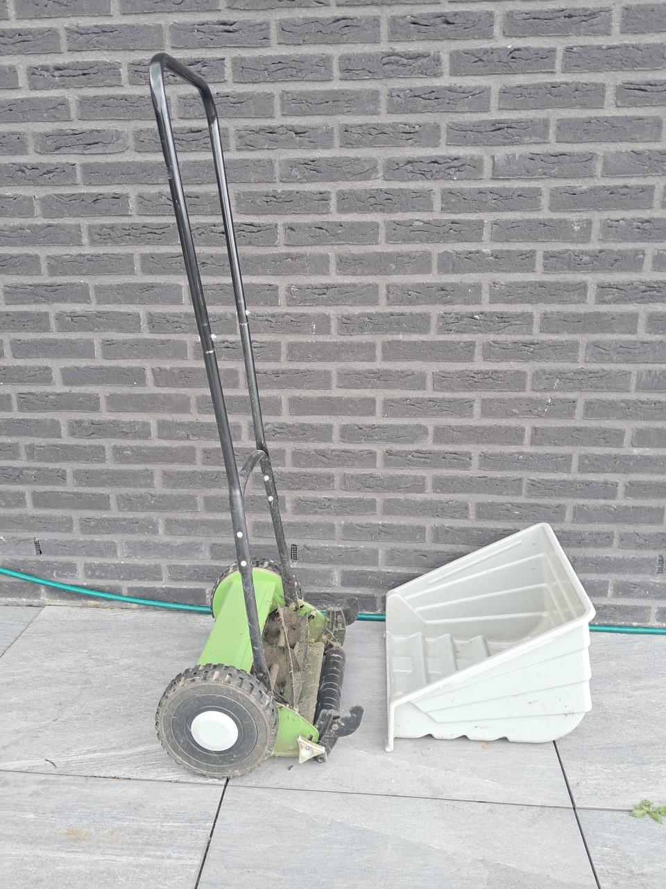 Handgrasmaaier met opvangbak