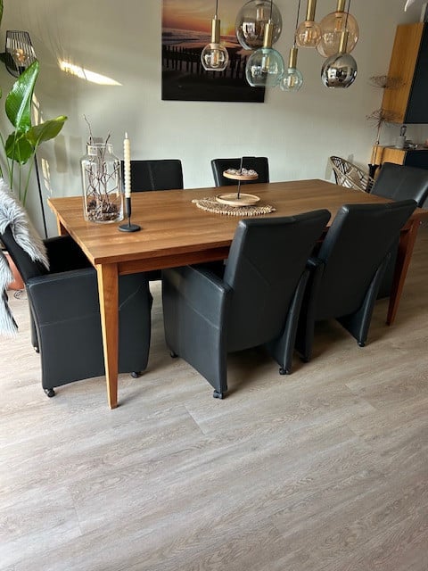 Eethoek kersenhout 2.00x1.00m met 4 verstelbare leren stoelen