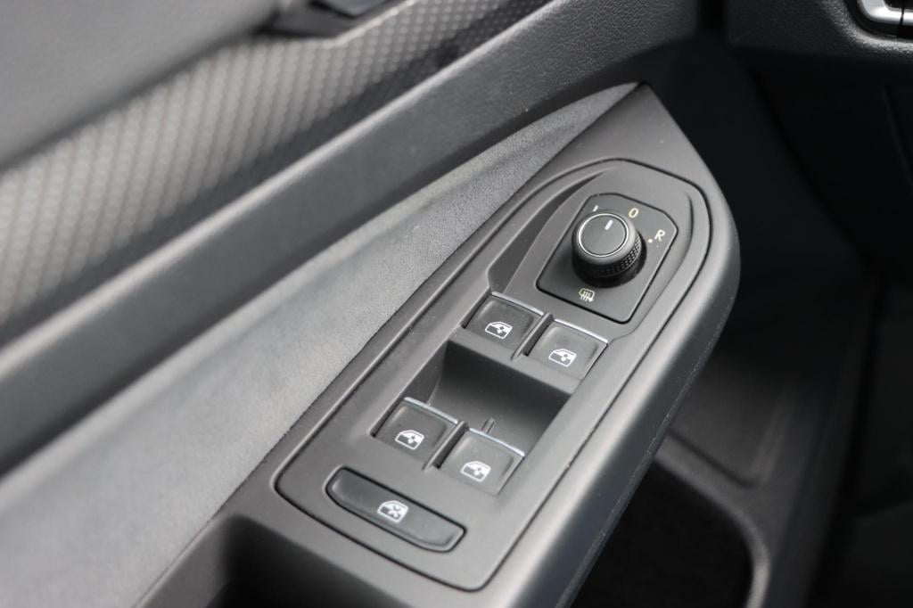 Volkswagen Golf 1.5 etsi r-line dsg7 130pk