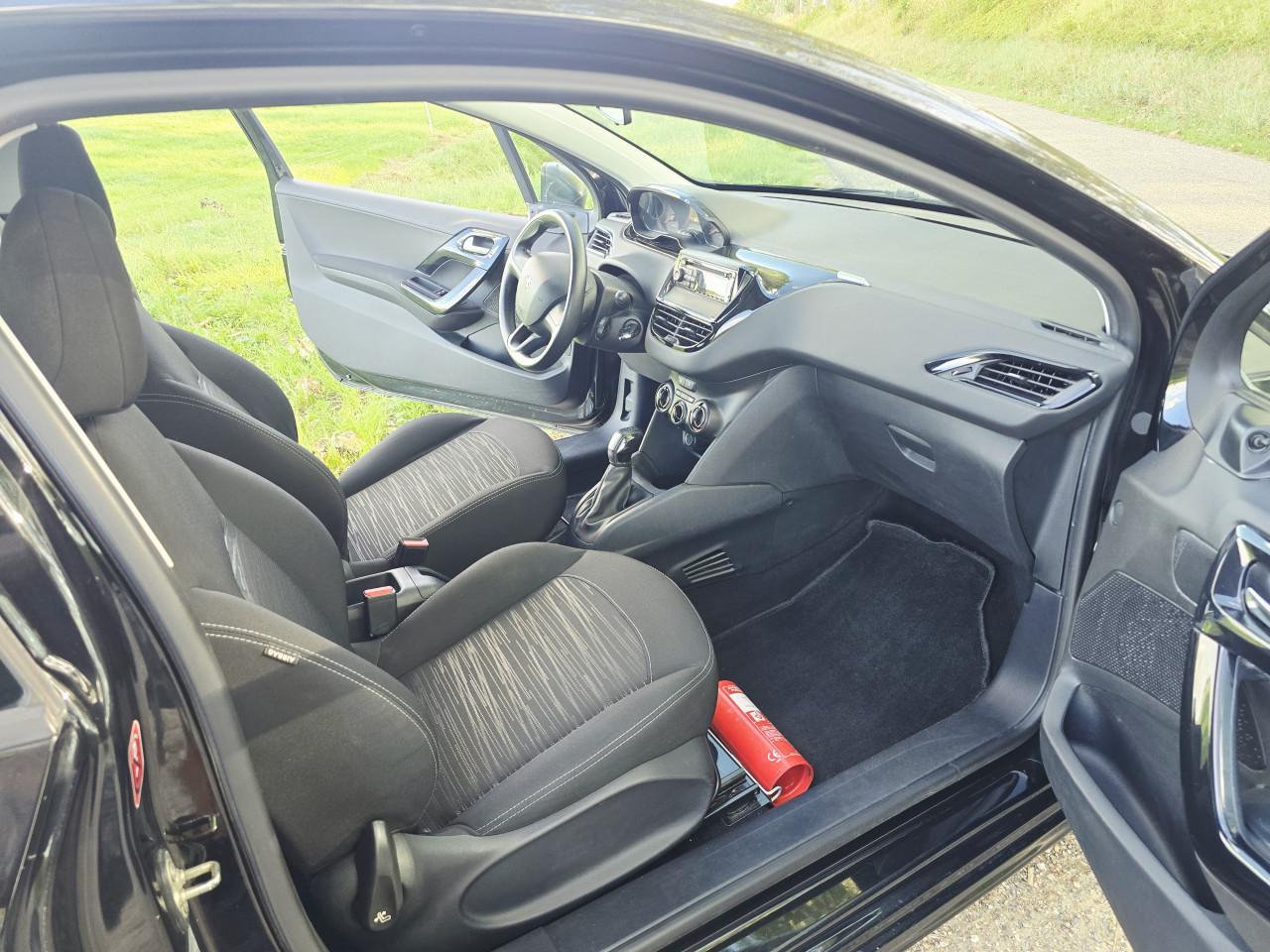 Peugeot 208 1.2 (10 maanden apk)