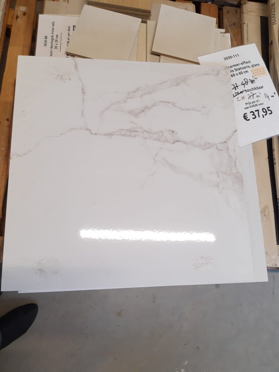 3030-111 ca 17m² Marmerlook tegels glanzend wit 60x60cm van € 59,95/m² voor