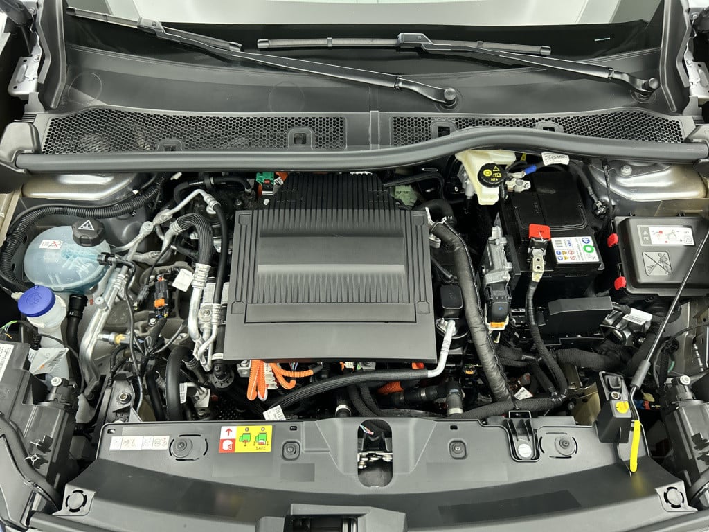Peugeot E-2008 ev style 50 kwh | rijklaar |
