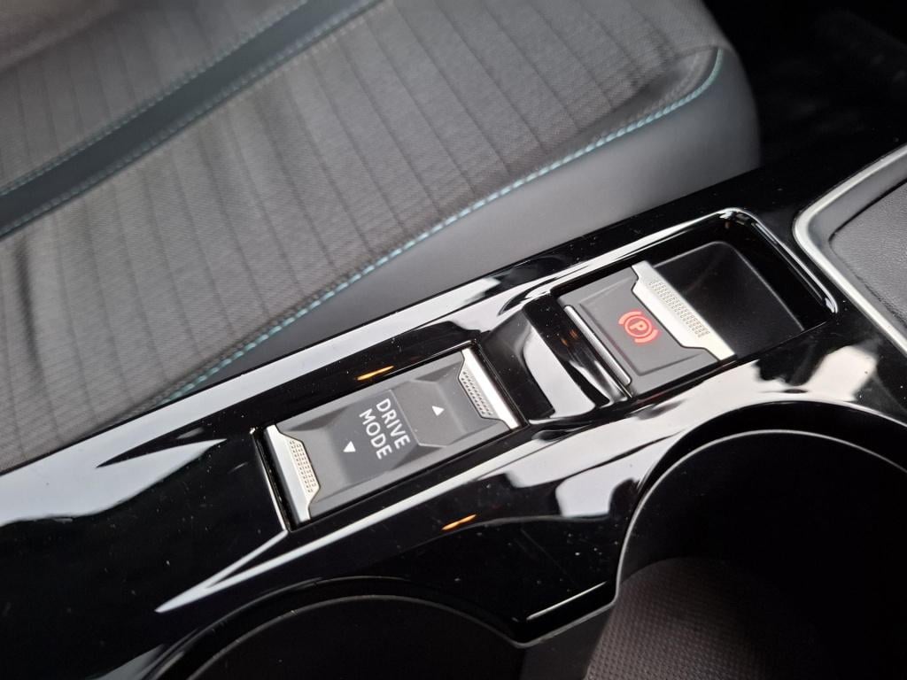 Peugeot 208 1.2 100 allure pano/clima/nav/cam