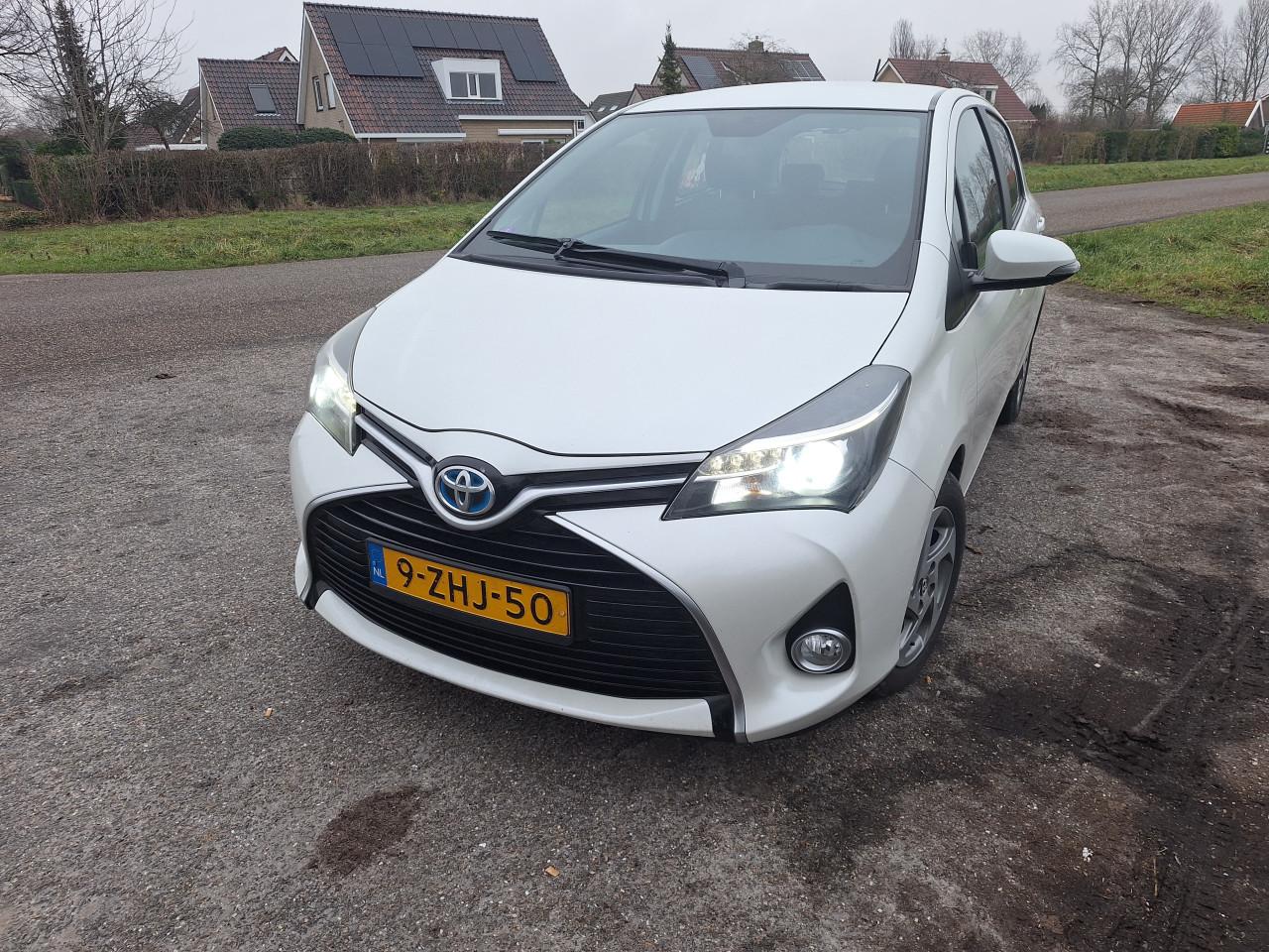 Toyota yaris hybride 2015