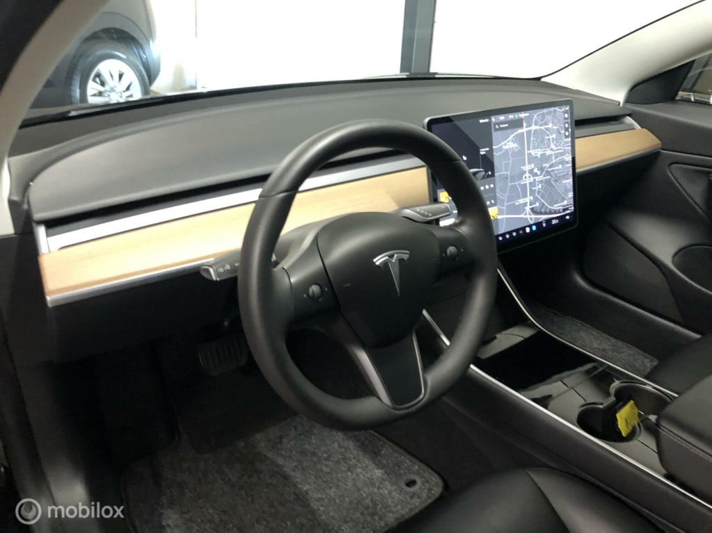 Tesla Model 3 standard rwd plus 60 kwh