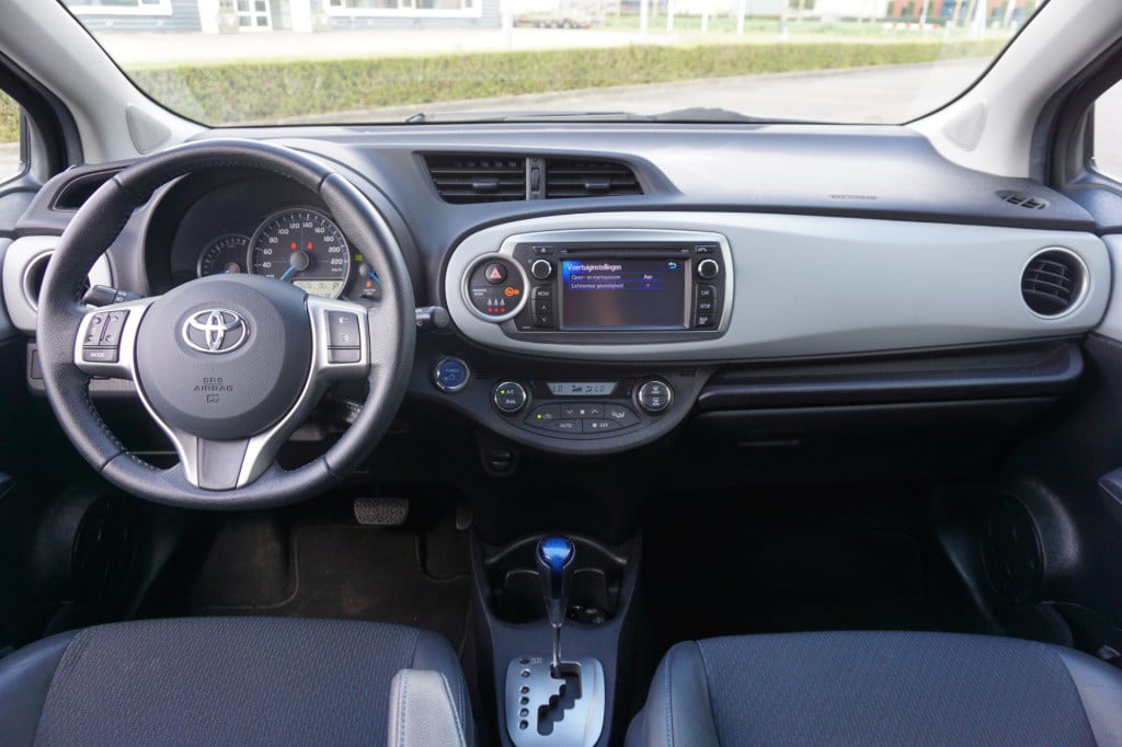 Toyota Yaris 1.5 full hybrid dynamic airco / camera / elektr. ramen / lm ve