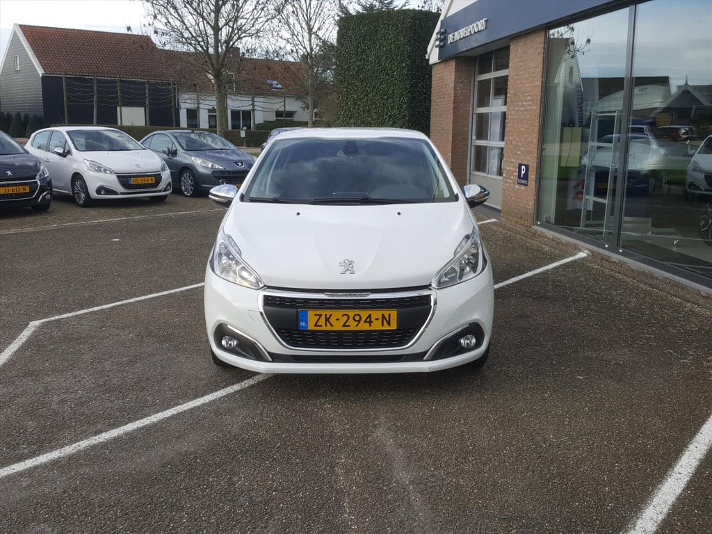 Peugeot 208 1.2 puretech 82pk signature navigatie | cruise control | airco 