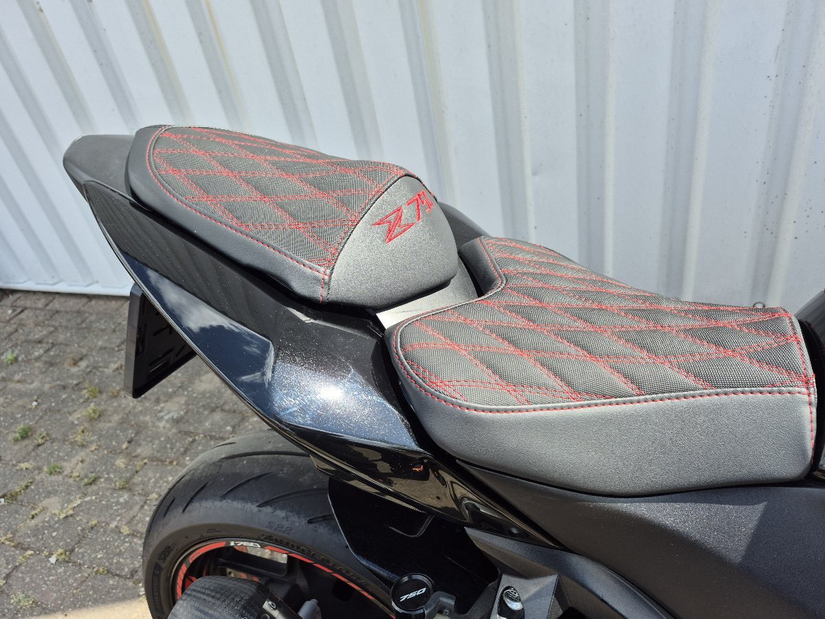 Kawasaki Z750 uit 2009 met veel extra's
