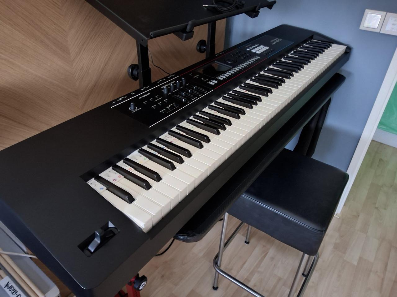 Roland Juno D8 Synthesizer volledig klavier 88 toetsen