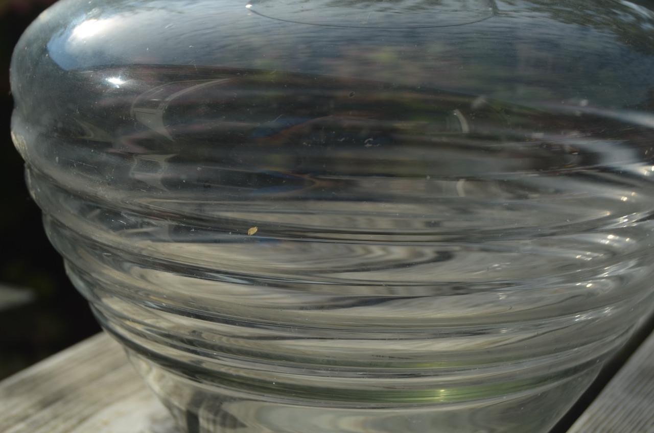 Flinke glazen vaas, geribbeld. 'Leerdam' is mij verteld.