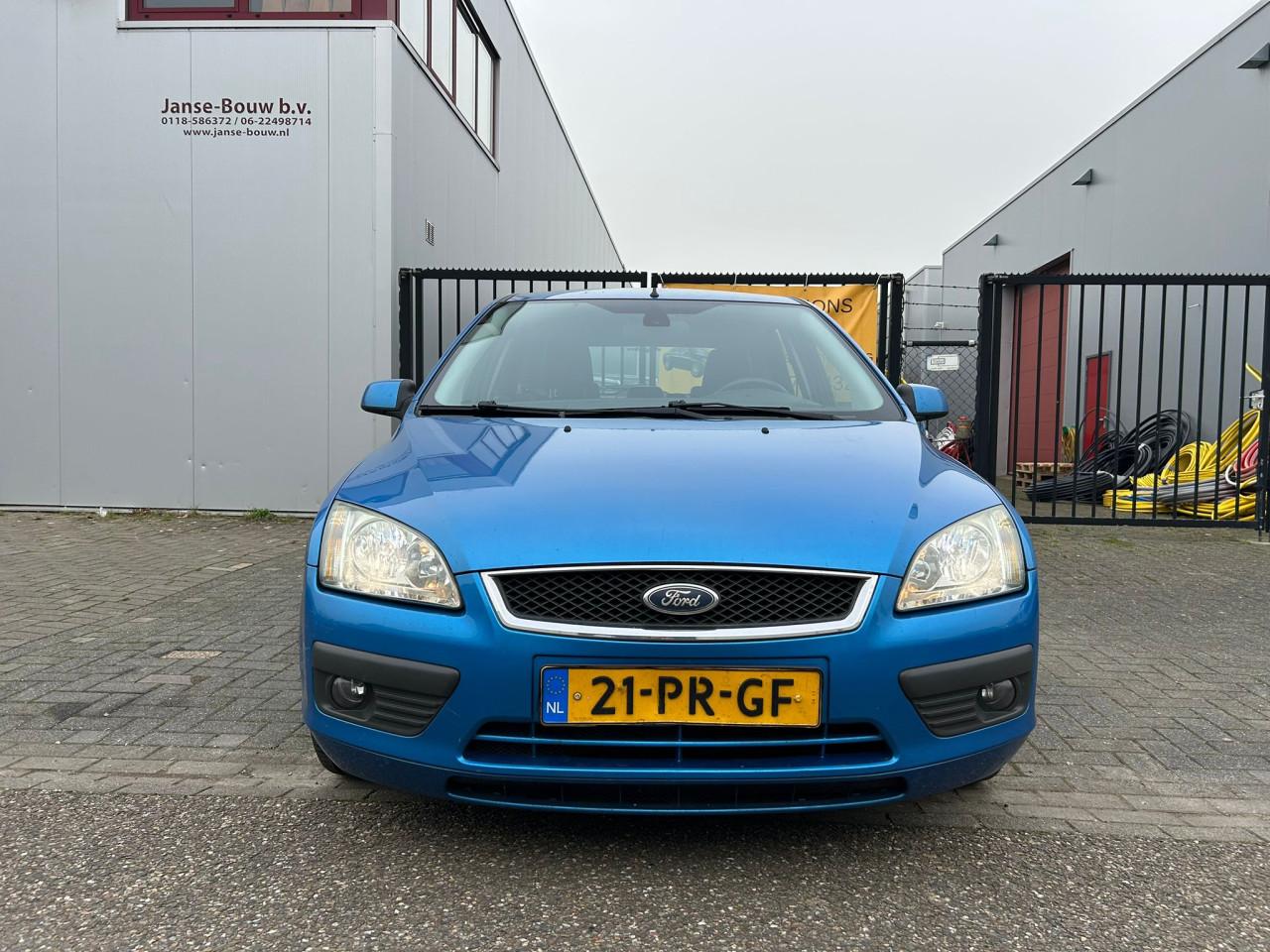 Ford Focus 2.0-16V Ghia FULL OPTION!