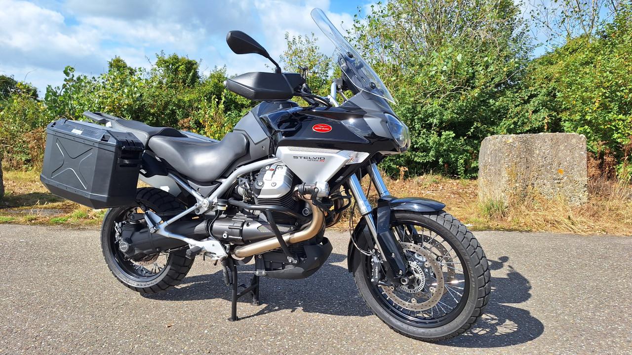 Moto Guzzi Stelvio 1200