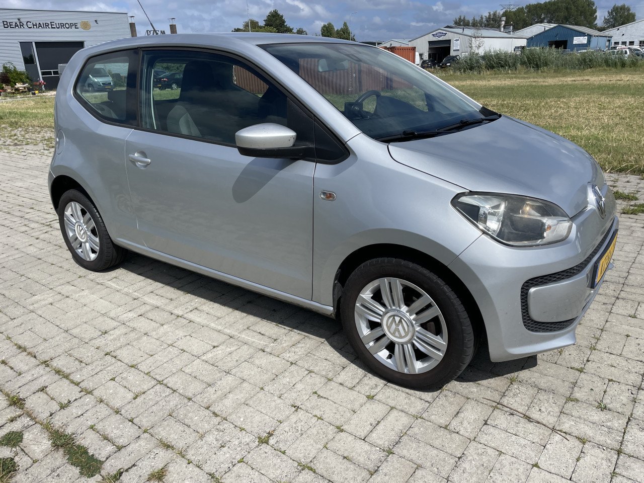 Volkswagen up 1.0 take up
