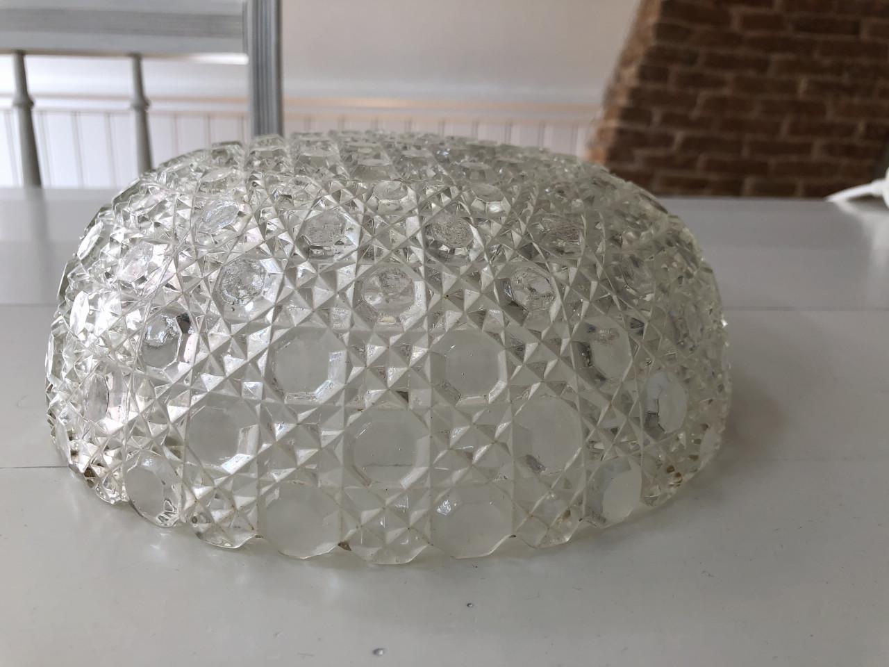 Mooie brocante gedetailleerde schaal van geperst glas
