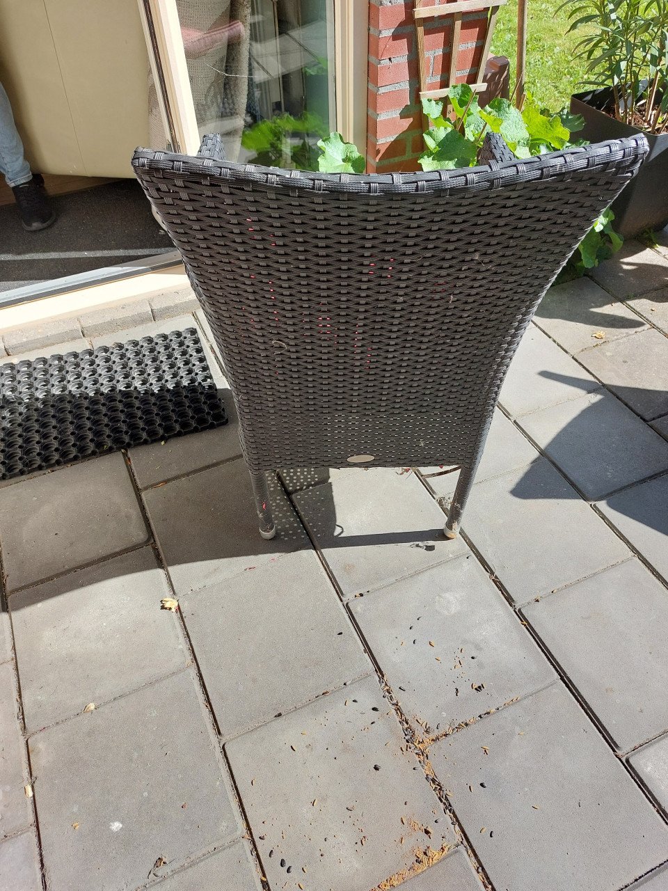 2 tuinstoelen plus ronde tafel