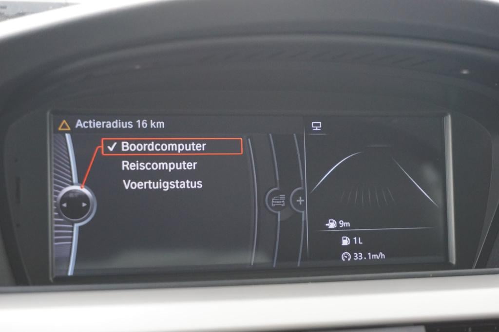 BMW 3-serie 316i business line airco / navi / cruise / carplay / parkeers. 