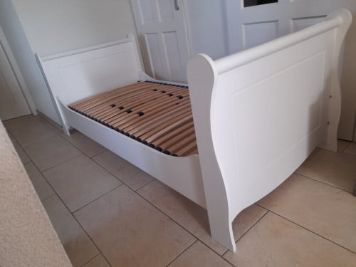 1 persoons bed 90 x 200 ( in goede staat )