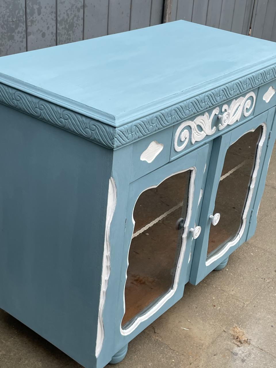 Unieke  brocante vitrine / dressoirkastje