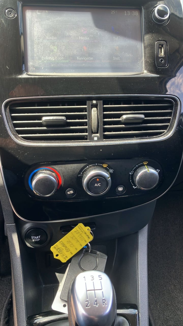 Renault Clio 0.9 tce limited estate 84000 km