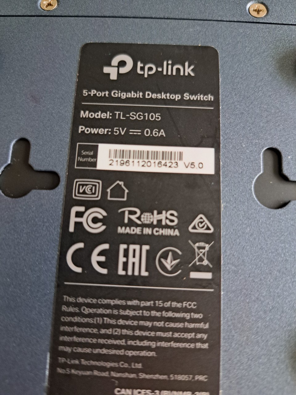 TP-Link 5 poorts switch.