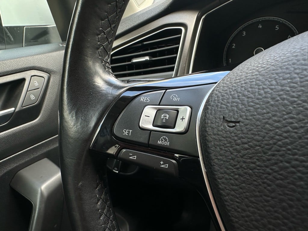 Volkswagen T-roc 1.0 tsi style // led koplampen // trekhaak //