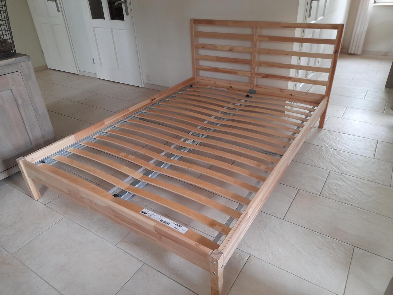 2 Persoons bed 140 x 200 (in goede nette staat )