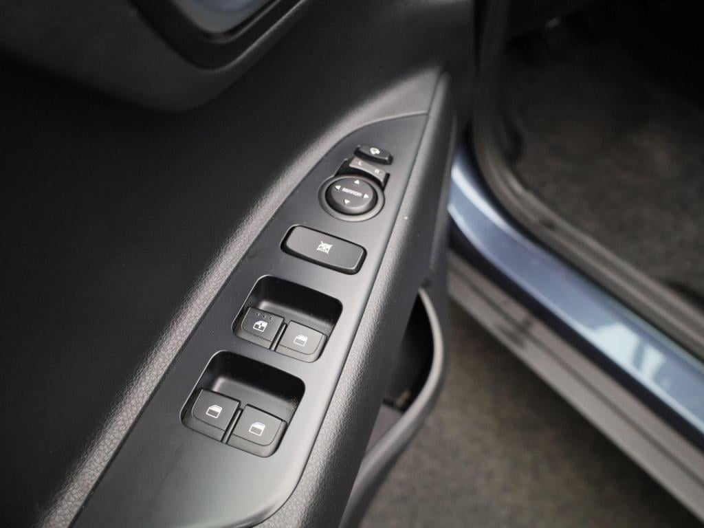 Kia Stonic 1.0 t-gdi mhev dynamicline | lmv | navigatie | parkeer sensoren 