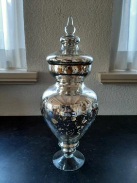 Hoge glazen pot met zilver accenten