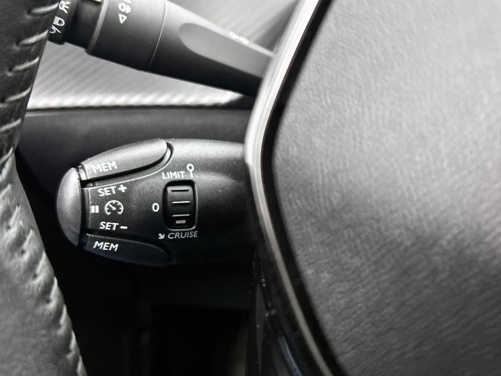 Peugeot 208 100 pk style | rijklaar | parkeersensoren | navigatie | apple c