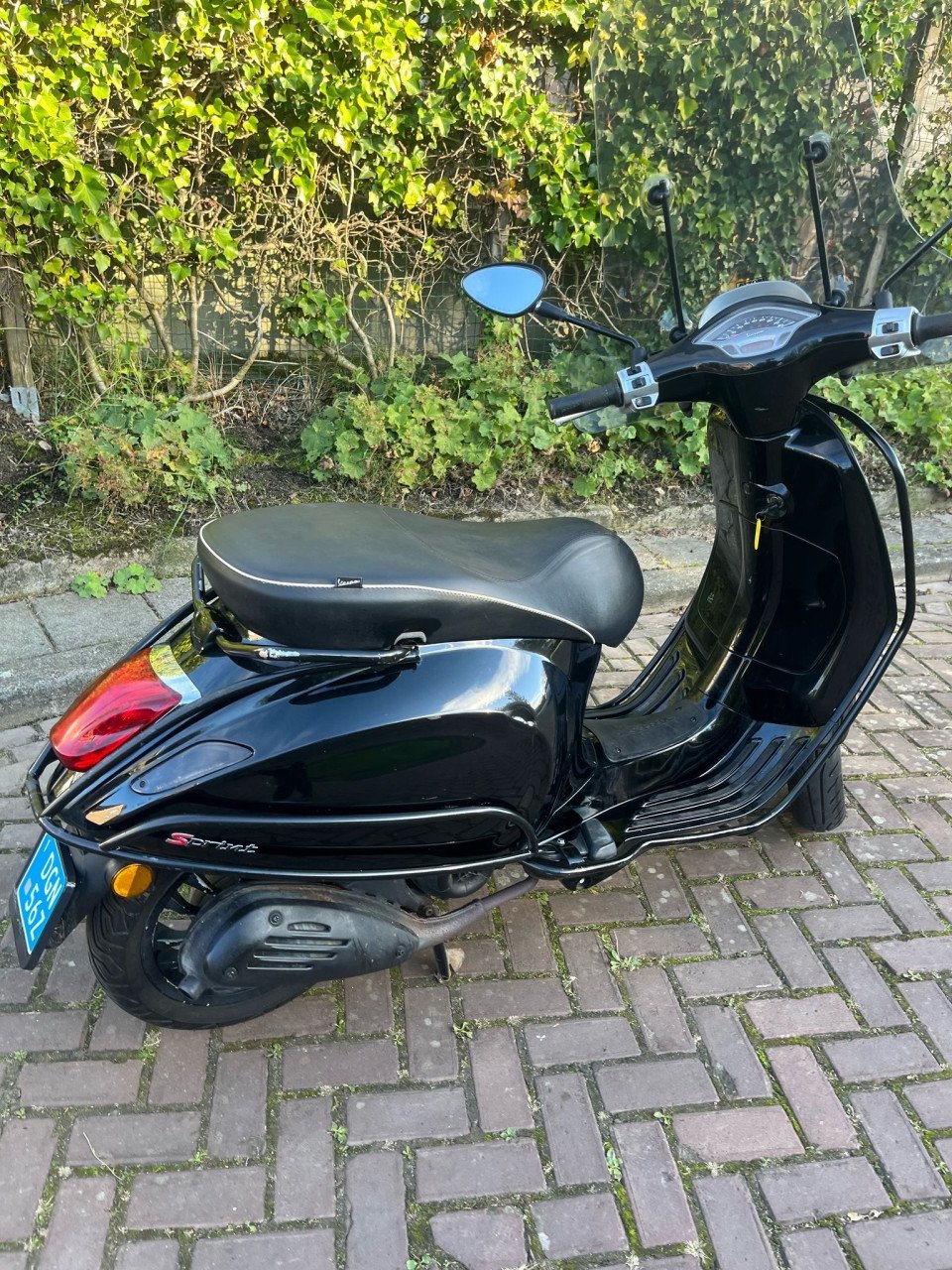 Vespa sprint blauw kenteken brommer scooter