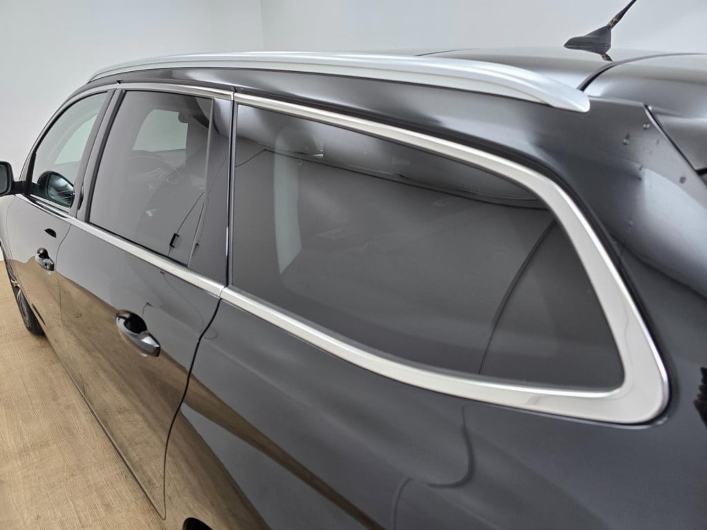 Peugeot 308 sw occasion stationwagen met trekhaak en grote kofferbak | twee