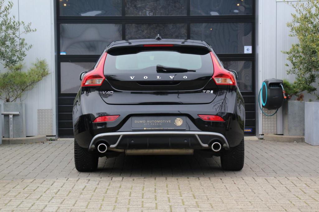 Volvo V40 1.5 t2 r-design automaat - leder/alcantara - led - navi - pdc + c