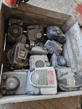 Diversen grasmaaier motor blokjes. allemaal voor 30 euro