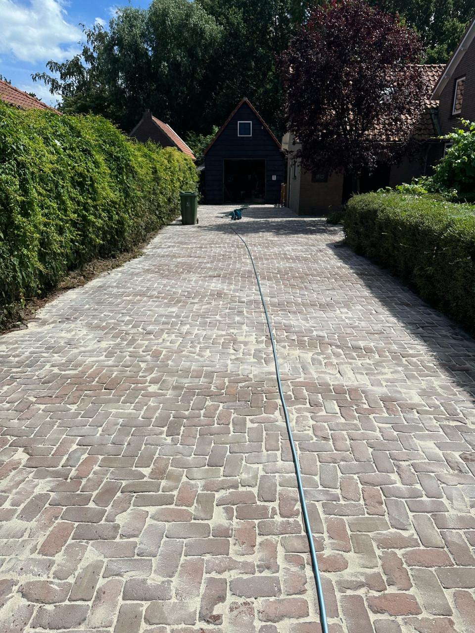 Nog deze zomer uw buitenruimte weer als nieuw? Wij staan voor u klaar!
