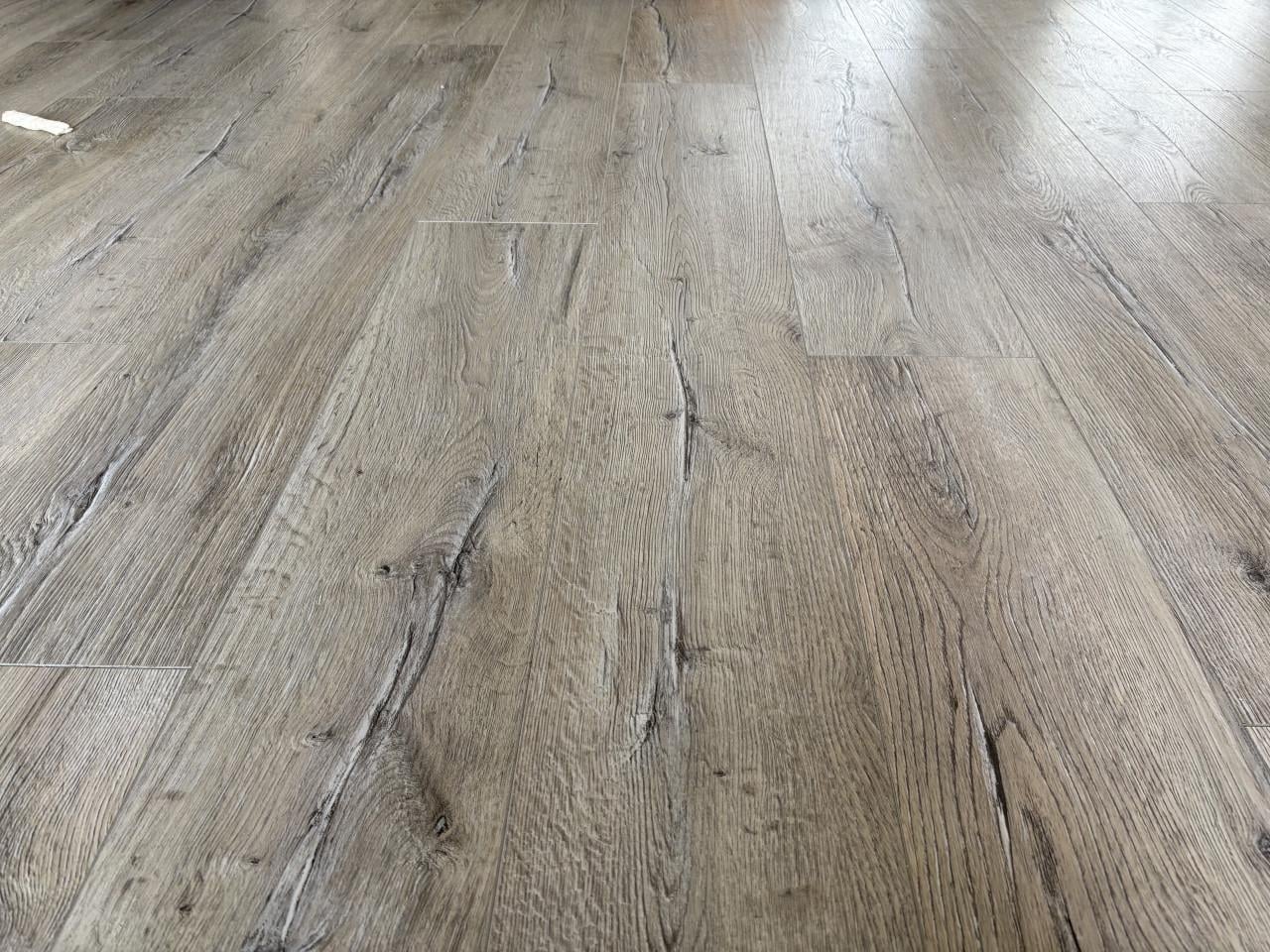 Gratis laminaat ongeveer 25m2 incl ondervloer