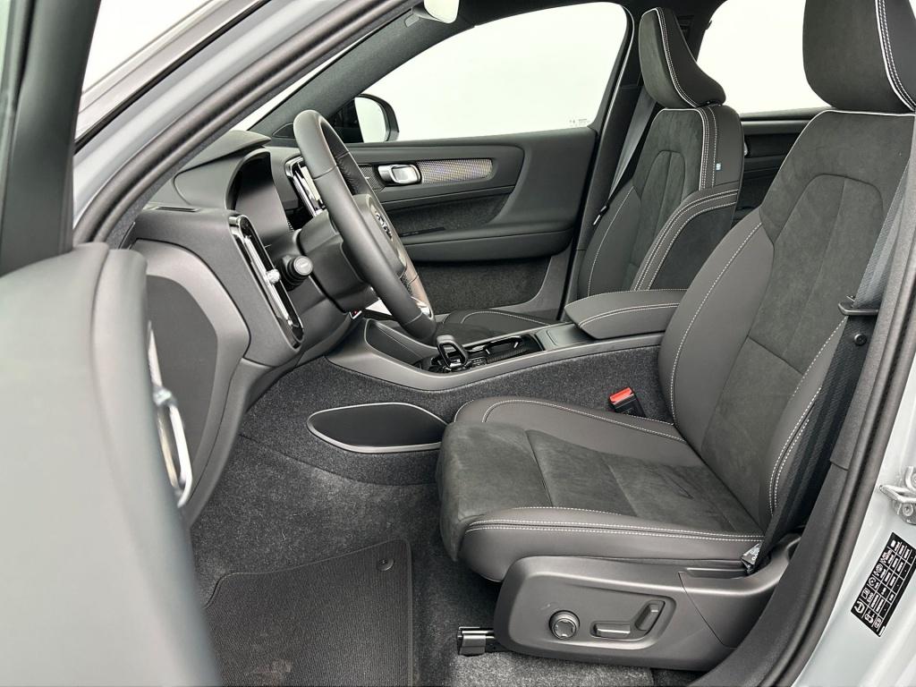 Volvo Ex40 extended range ultra dark europa