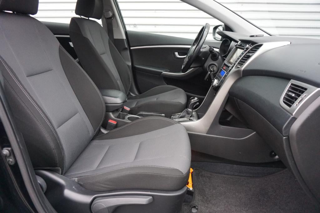 Hyundai I 30 1.6 gdi i-vision automaat / climate / navi / cruise controle /