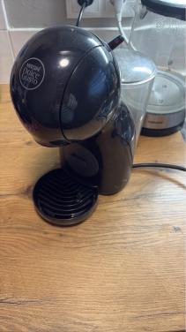 Nescafé Dolce Gusto koffiezetapparaat met cups