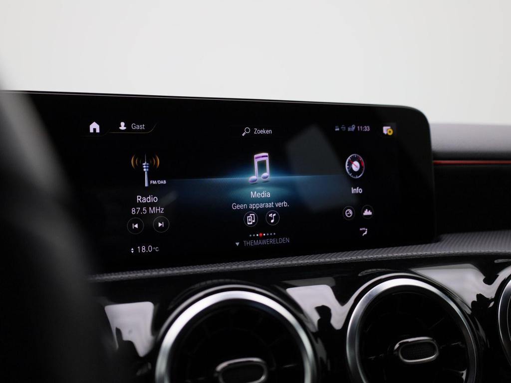 Mercedes-Benz A-Klasse 180 business solution amg | automaat | panorama dak 