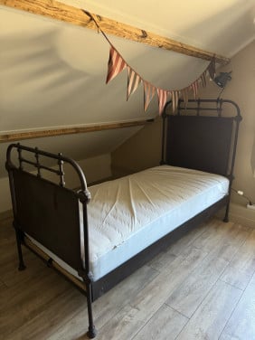 Stoer metalen bed eenpersoons 90x200