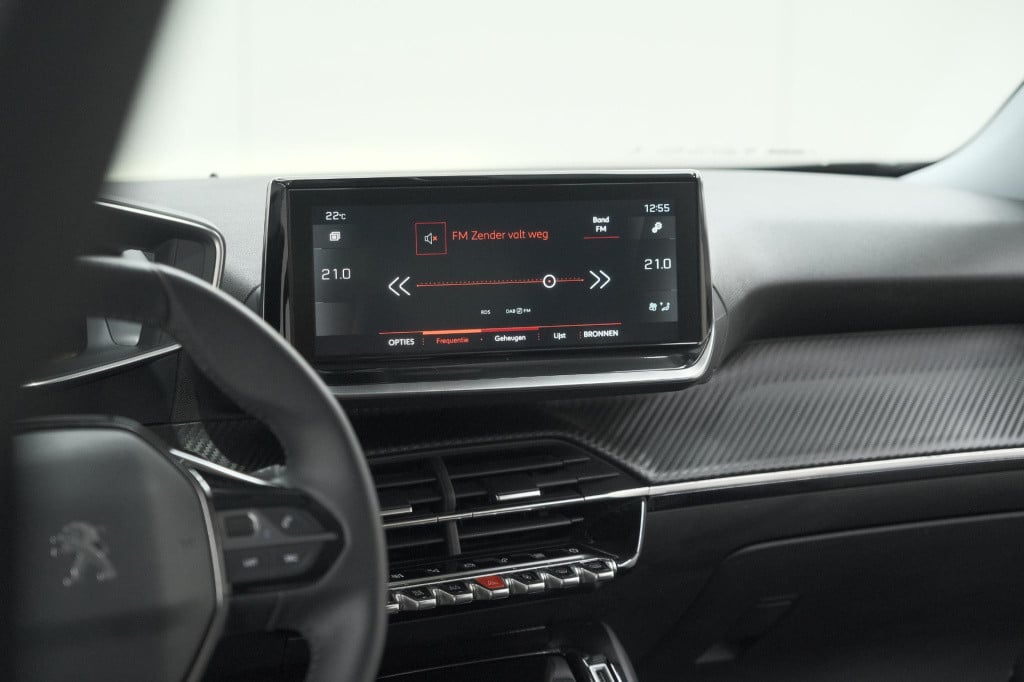 Peugeot 2008 puretech 102 allure pack | camera | apple carplay | parkeersen