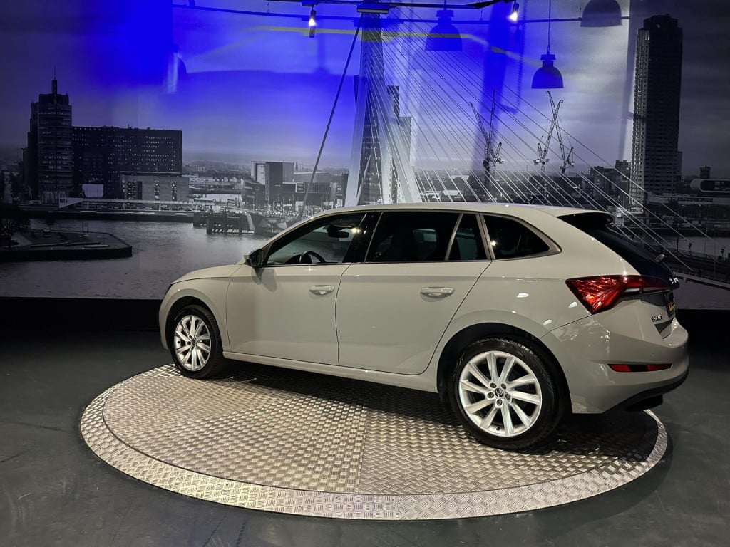Skoda Scala 1.0 tsi sport business *steelgrey*camera*sportstoelen*led*sunse